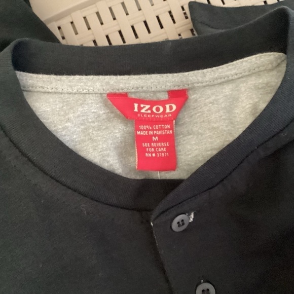 IZOD NWT Men’s Black Long Sleeved Tee.  Size M - Picture 4 of 6